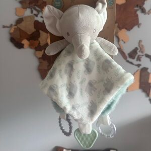 DreamGro Gray Elephant Baby Lovey Activity Rattle Blanket New with Tags